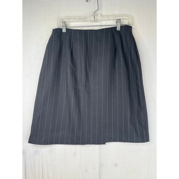 Blassport by Bill Blass wool pinstripe wrap mini skirt, size 12 - Picture 8 of 8
